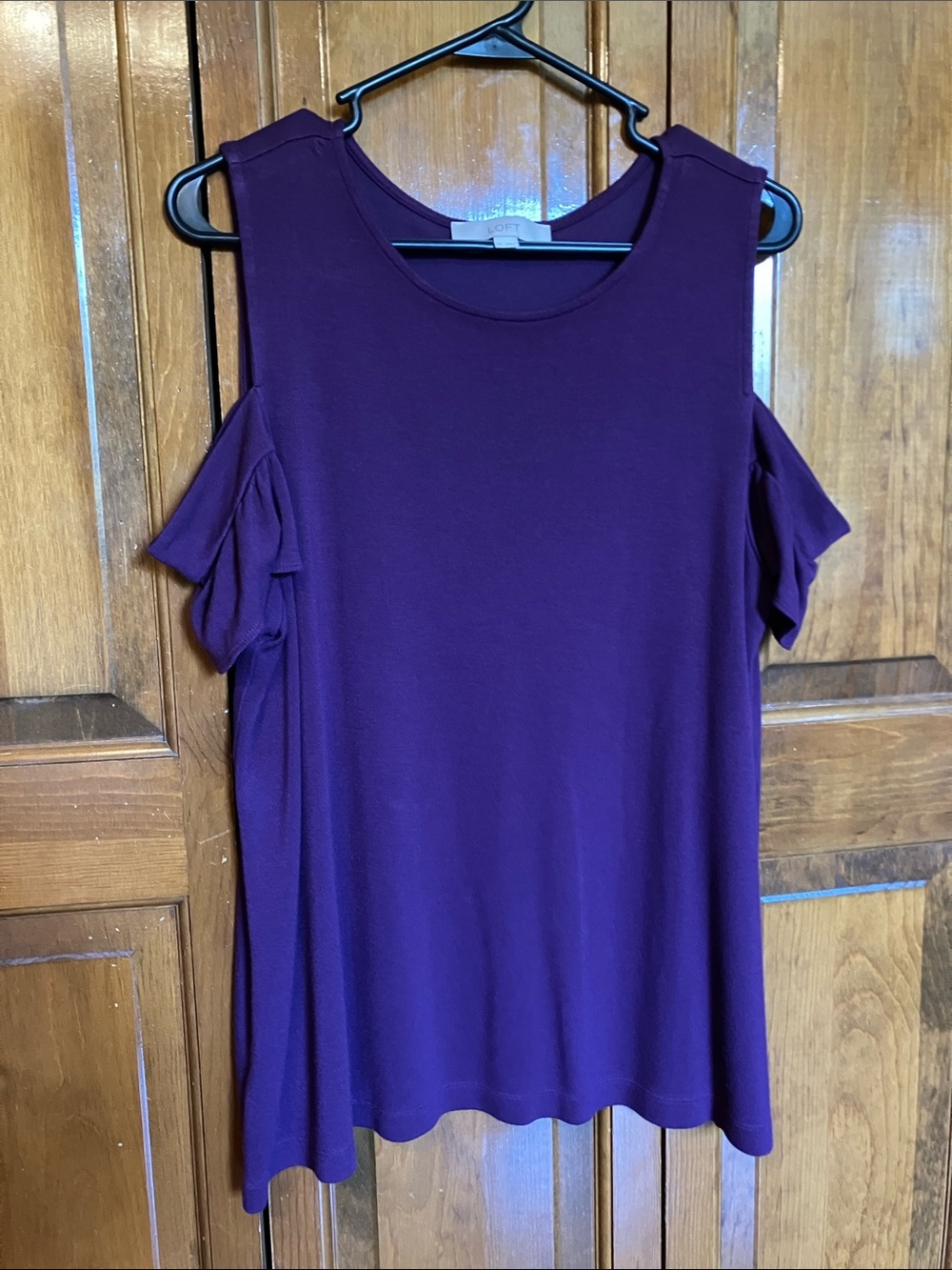 LOFT Plum Cold-Shoulder Sleeve Tank, & it’ll make heads turn PLUS a FREE GIFT